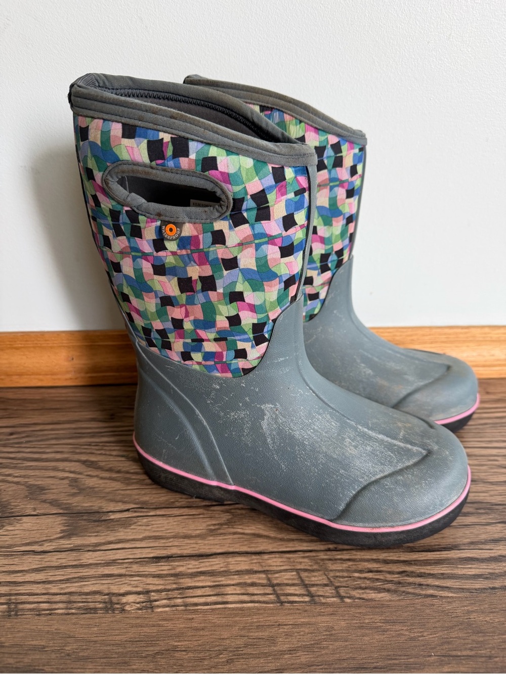 BOGS Kids Gray Waterproof Rain Boots with Colorful Geometric Cuff